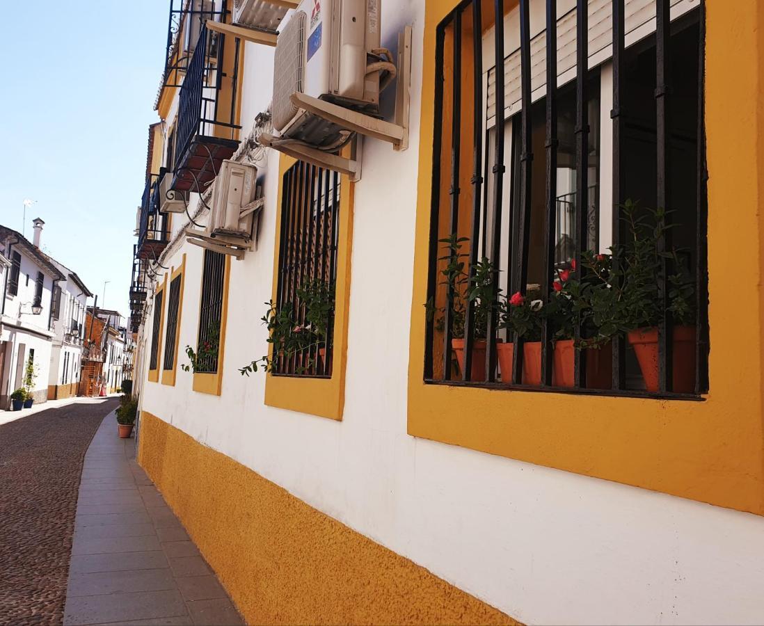Apto. Planta Baja Y Cochera Barrio San Basilio Apartment